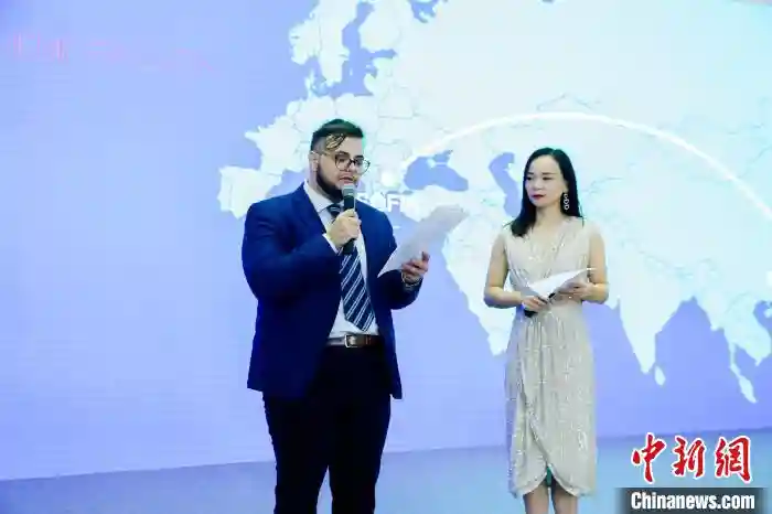 “95后”保加利亚小伙中国创业记：用艺术对话中东欧